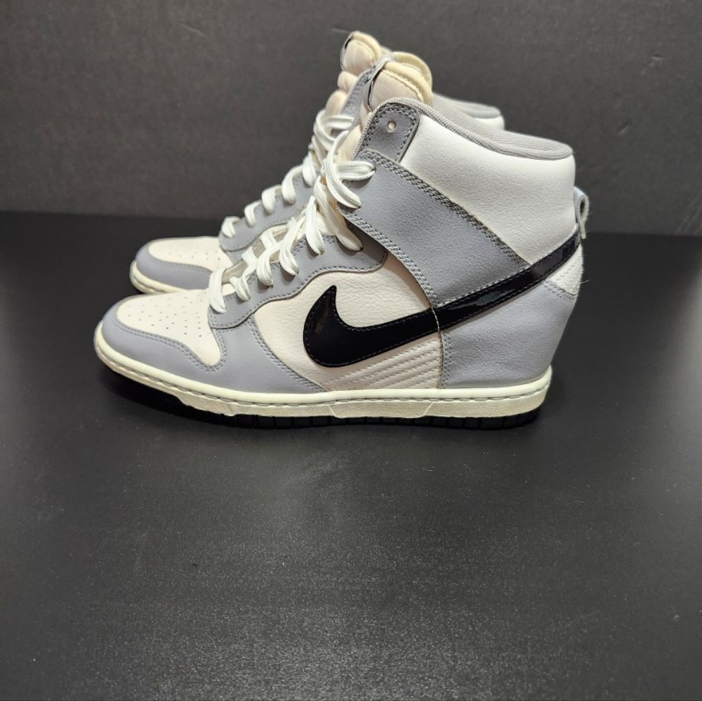 Women's Nike Dunk Sky HI Size 8